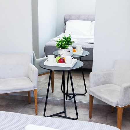 Апартаменты A Spacious Brand New Studio Ideal For 2 A Афины Экстерьер фото