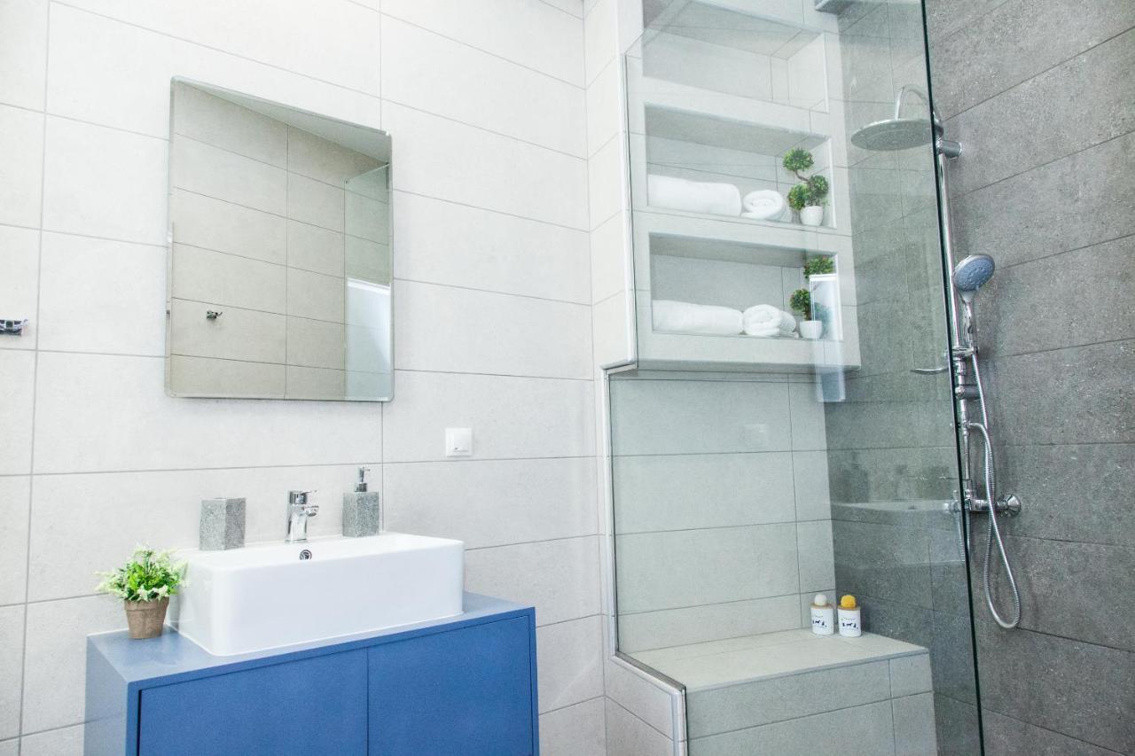 Апартаменты A Spacious Brand New Studio Ideal For 2 A Афины Экстерьер фото